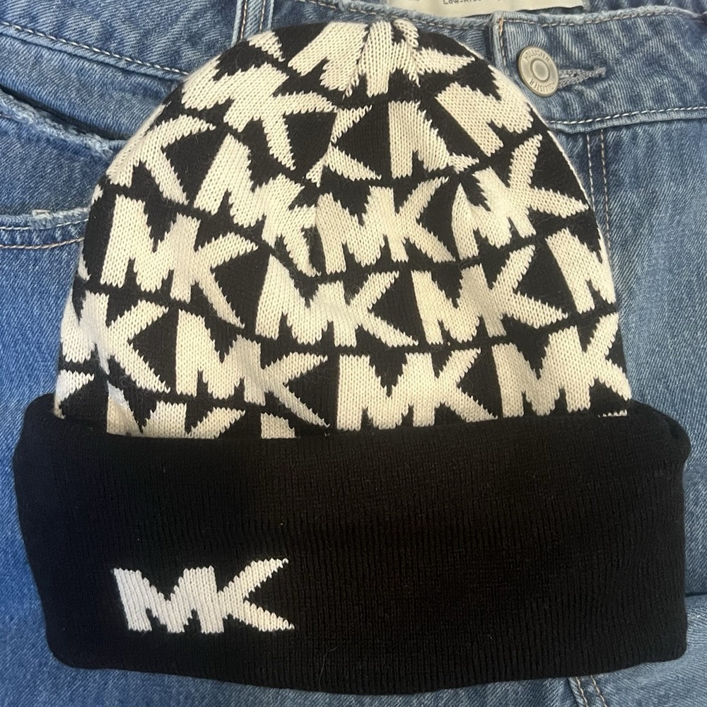 Michael Kors Black White Printed Logo MK Knit Beanie Hat Y2K 2000s Cyberbling